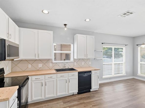 1116  Grey Fox Drive , Savannah Texas 76227