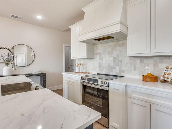 1024  Lake View Ridge , Fort Worth Texas 76108