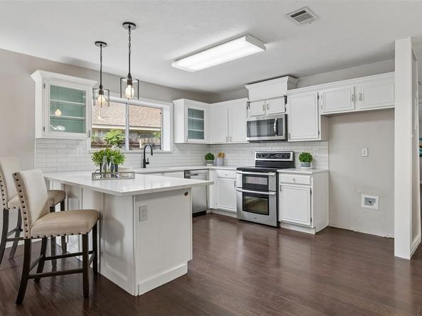 7001  Bentley Avenue , Fort Worth Texas 76137