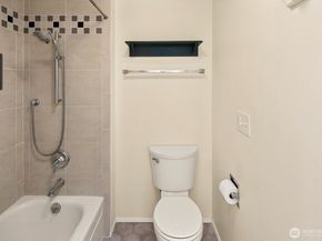 6652 Parkpoint Way NE D311, Seattle WA 98115