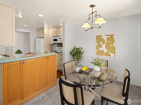 6652 Parkpoint Way NE D311, Seattle WA 98115