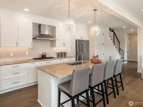 1231 4th Street W, Kirkland WA 98033