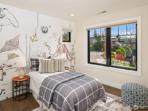 1231 4th Street W, Kirkland WA 98033