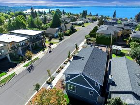 1231 4th Street W, Kirkland WA 98033