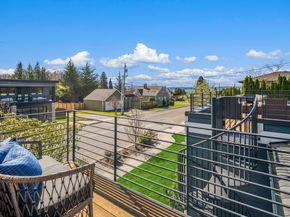 1231 4th Street W, Kirkland WA 98033