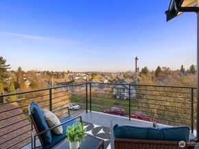 1004 N 48th Street, Seattle WA 98103