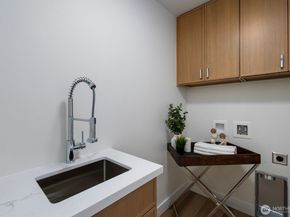 1004 N 48th Street, Seattle WA 98103