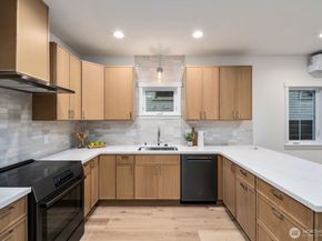 1004 N 48th Street, Seattle WA 98103