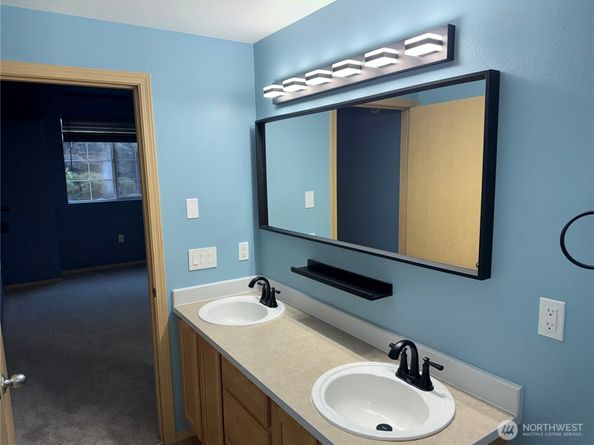 701 Harrington Place SE 1136, Renton WA 98058