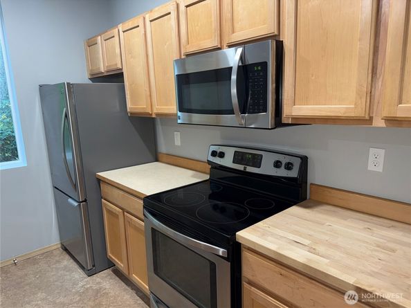 701 Harrington Place SE 1136, Renton WA 98058