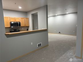 701 Harrington Place SE 1136, Renton WA 98058