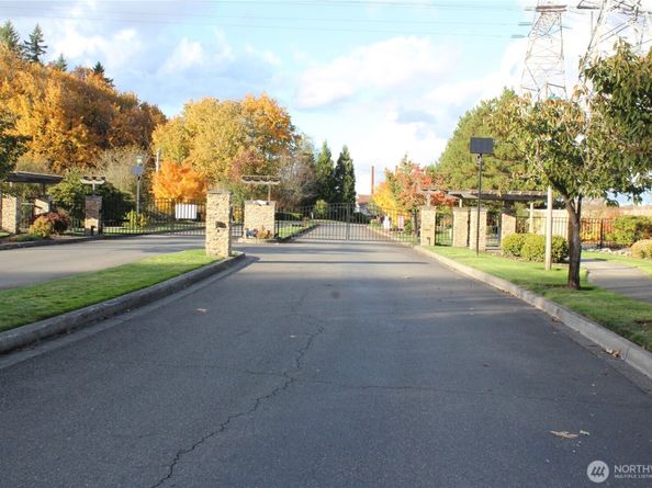 701 Harrington Place SE 1136, Renton WA 98058