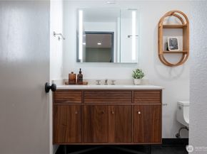 1028 Lakeview Boulevard E 8, Seattle WA 98102