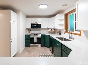 1028 Lakeview Boulevard E 8, Seattle WA 98102