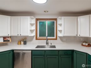1028 Lakeview Boulevard E 8, Seattle WA 98102