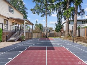 11262 SE 34th St, Bellevue WA 98004