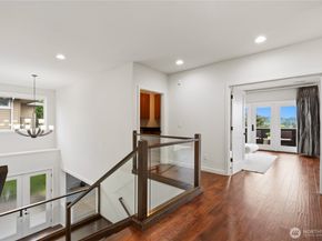 11262 SE 34th St, Bellevue WA 98004