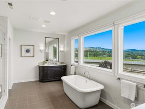 11262 SE 34th St, Bellevue WA 98004