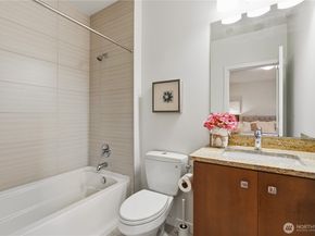 11262 SE 34th St, Bellevue WA 98004