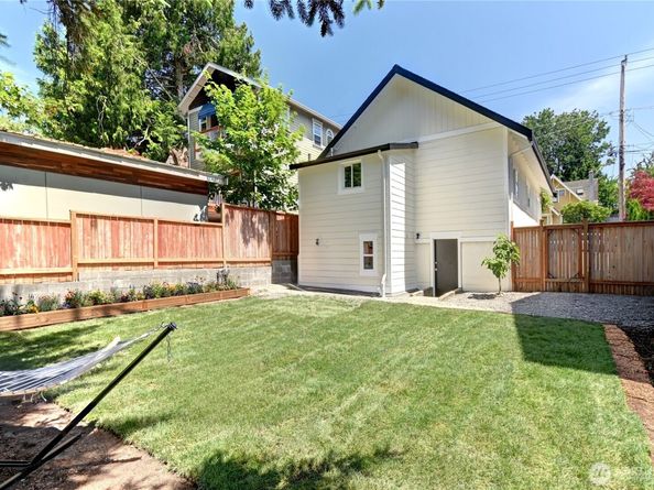 7043 17 Avenue NW, Seattle WA 98117