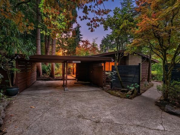 18456 40th Place NE, Lake Forest Park WA 98155