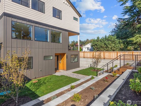 3312 W Dravus Street, Seattle WA 98199