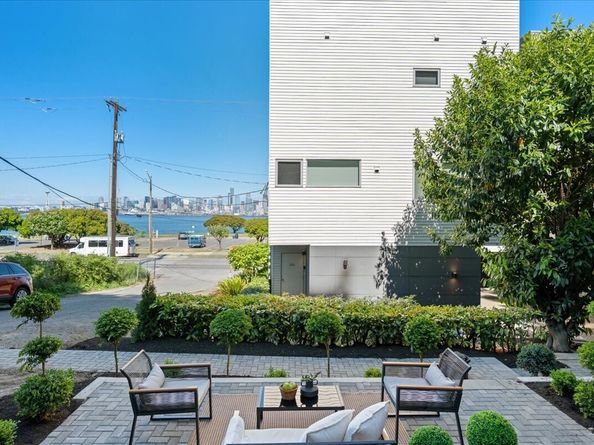 4011 SW Maryland Place, Seattle WA 98116