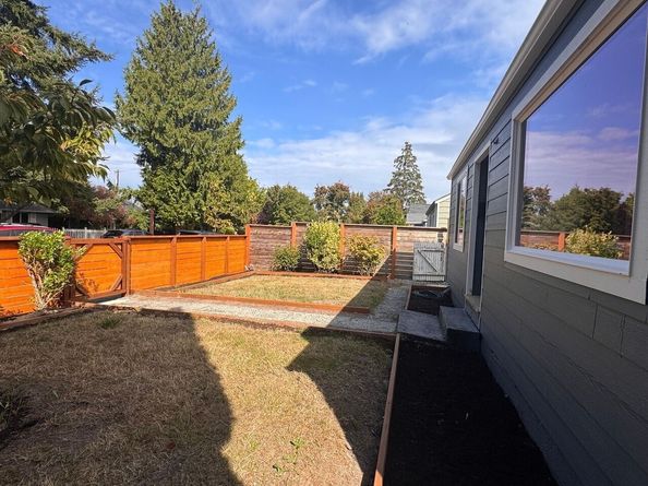 9230 21st Avenue SW D, Seattle WA 98106
