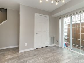 10426 17th Avenue SW 10426, Seattle WA 98146