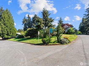 418 111th Avenue SE, Bellevue WA 98004