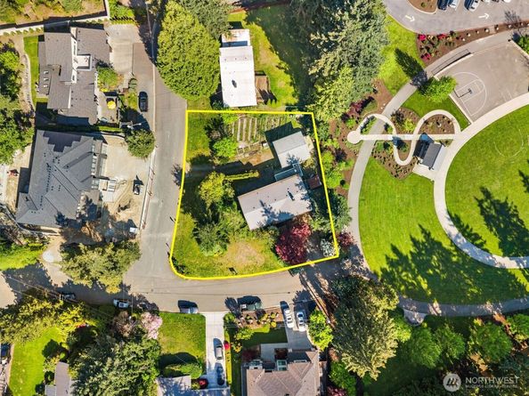 418 111th Avenue SE, Bellevue WA 98004