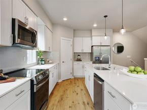 6633 NE 188th Court 6, Kenmore WA 98028