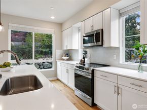 6633 NE 188th Court 6, Kenmore WA 98028