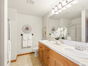 18502 36th Avenue W F, Lynnwood WA 98037