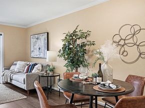 3420 Burke N C308, Seattle WA 98103