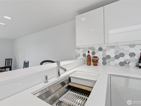2115 Westlake Avenue N 402, Seattle WA 98109