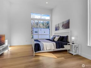 10618 E Riverside Dr, Bothell WA 98011