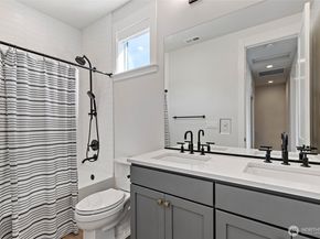 21724 25th Avenue SE A, Bothell WA 98021