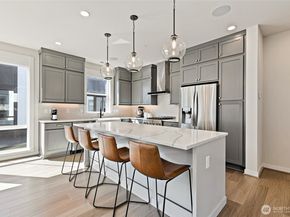 21724 25th Avenue SE A, Bothell WA 98021