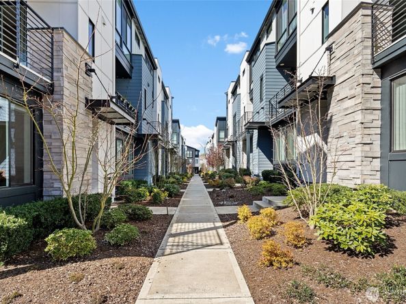 21724 25th Avenue SE A, Bothell WA 98021