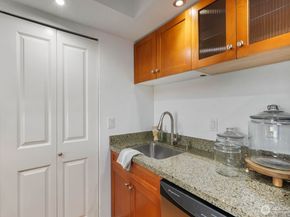 937 N 200th Street B 203, Shoreline WA 98133