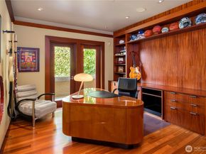 415 Shoreland Drive SE, Bellevue WA 98004