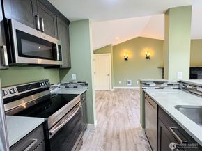 15291 NE 82nd Street 302, Redmond WA 98052