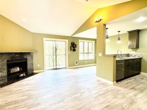 15291 NE 82nd Street 302, Redmond WA 98052