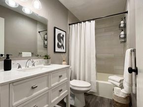210 Boylston Avenue E 103, Seattle WA 98102