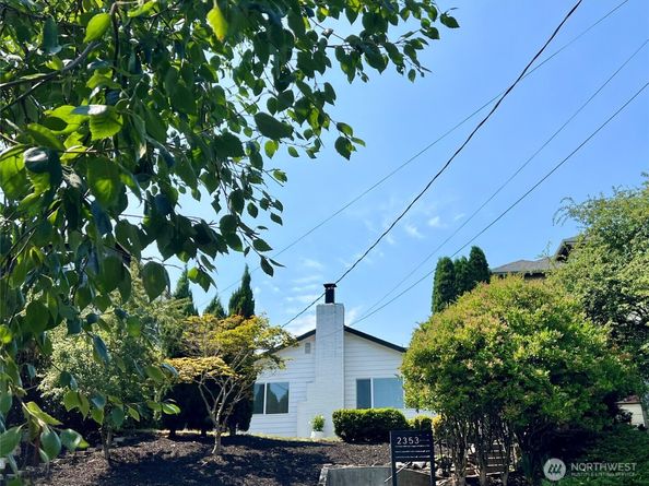 2353 Federal Avenue E, Seattle WA 98102