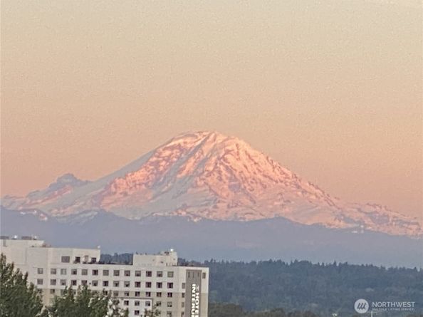 15330 Sunwood Boulevard E304, Tukwila WA 98188
