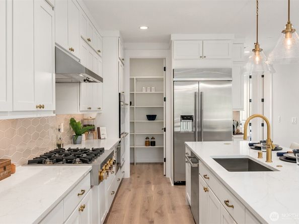 14833 HS#10 NE 2nd Court, Bellevue WA 98007