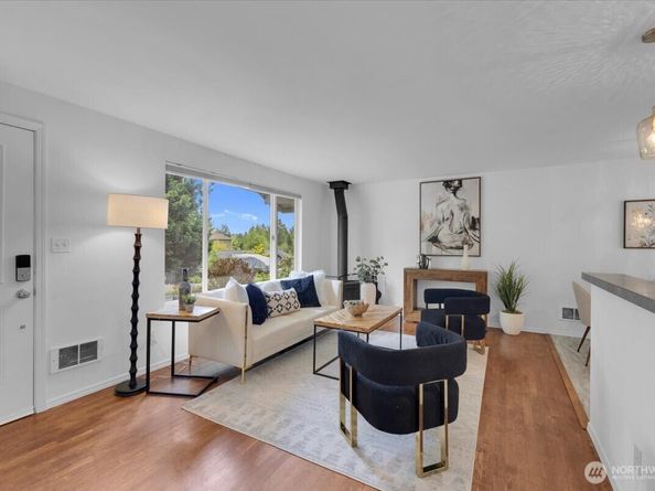 2427 200th Place SW, Lynnwood WA 98036