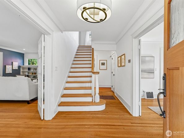 5248 17th Avenue NE, Seattle WA 98105